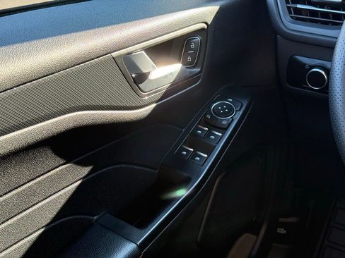 Used 2025 Ford Escape ST-Line image 7