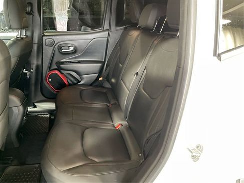Used 2019 Jeep Renegade Trailhawk image 22