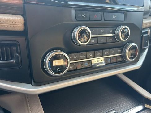 Used 2024 Ford Expedition Limited AWD/4WD image 29