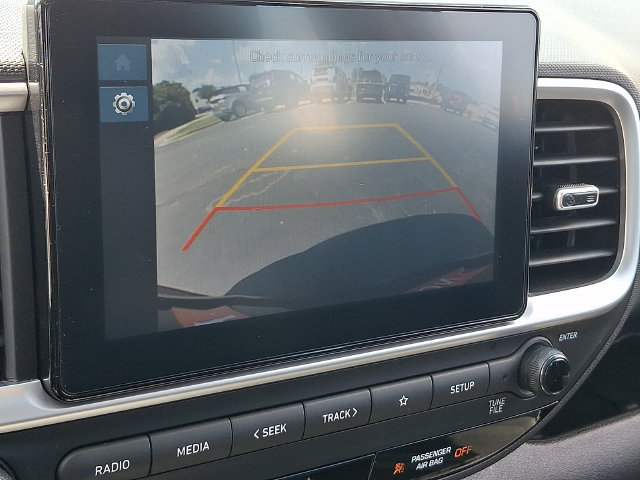 Used 2025 Hyundai Venue SEL FWD image 18