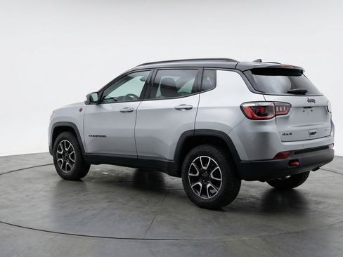 Used 2025 Jeep Compass Trailhawk image 6