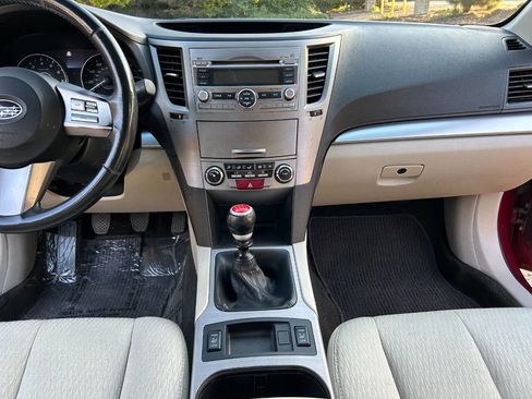 Used 2011 Subaru Outback 2.5i Premium image 34