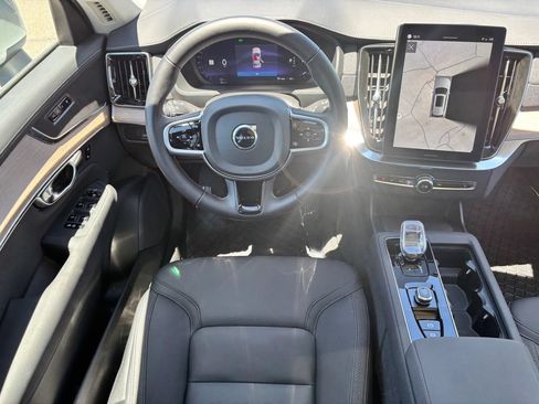 Used 2025 Volvo XC90 B6 Plus AWD/4WD image 13