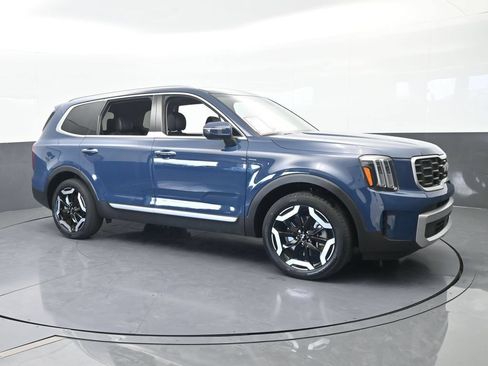 Used 2024 Kia Telluride S FWD image 8