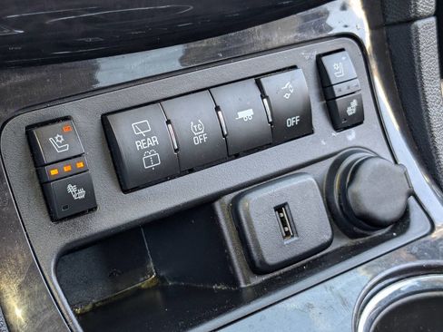 Used 2016 Buick Enclave Premium w/ Experience Buick Package image 28