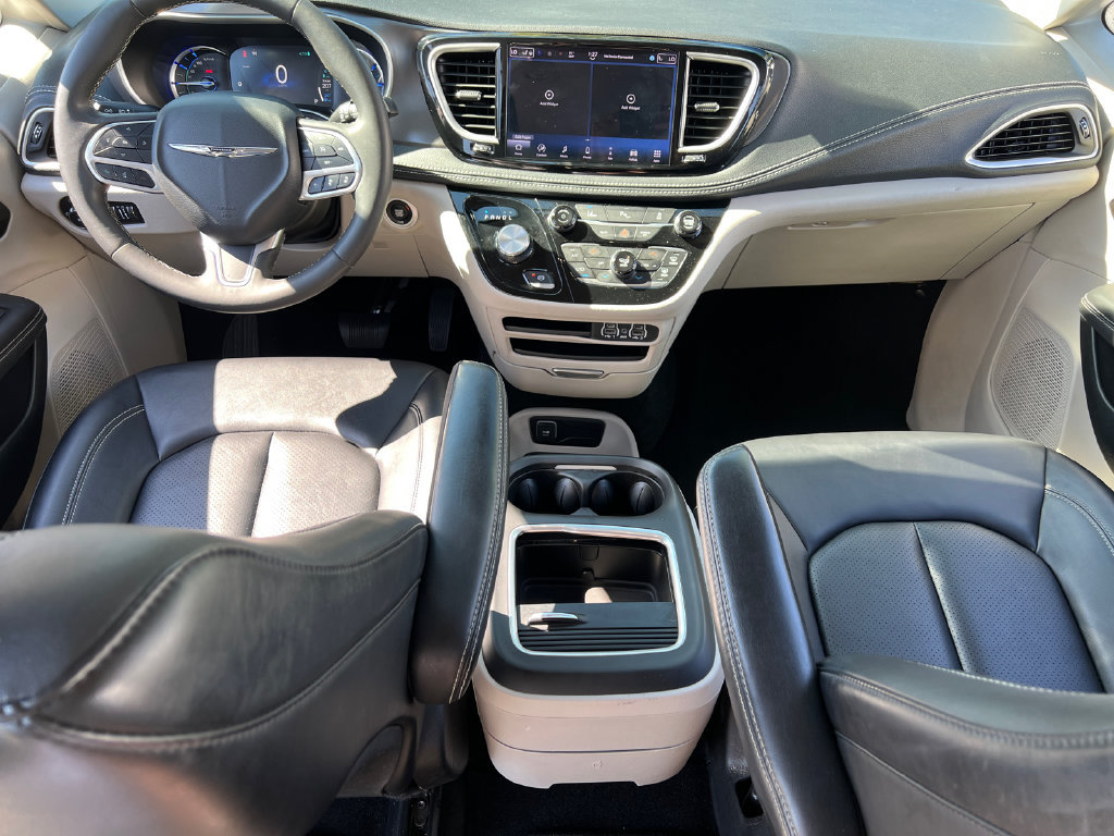 Used 2024 Chrysler Pacifica Limited FWD image 19