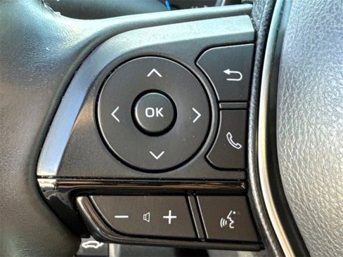 Used 2022 Toyota Venza XLE image 25