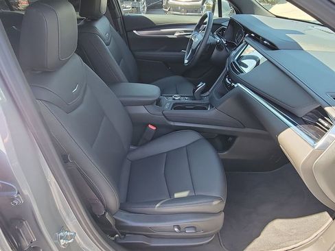 Used 2025 Cadillac XT6 Luxury image 27