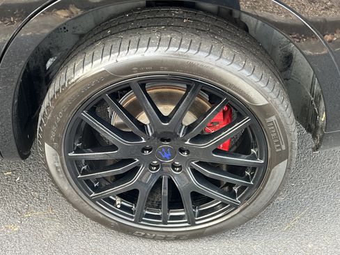 Used 2018 Maserati Levante GranSport image 19