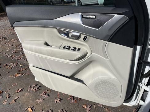 Used 2023 Volvo XC90 B5 Core w/ Protection Package Premier image 15