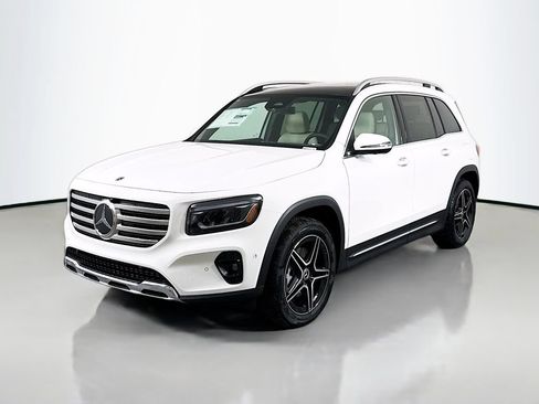 Used 2026 Mercedes-Benz GLB 250 4MATIC image 3