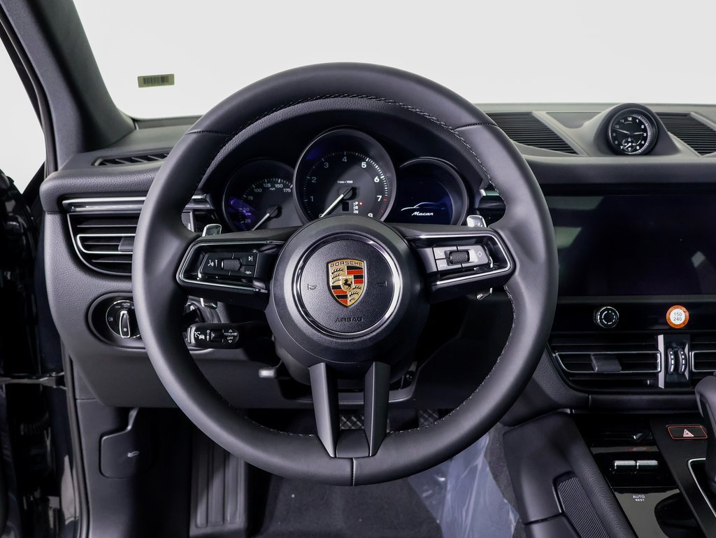 Certified 2026 Porsche Macan AWD/4WD image 10