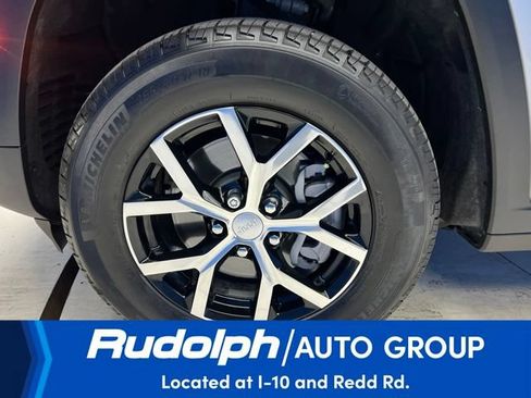 Used 2025 Jeep Grand Cherokee L Limited AWD/4WD image 9