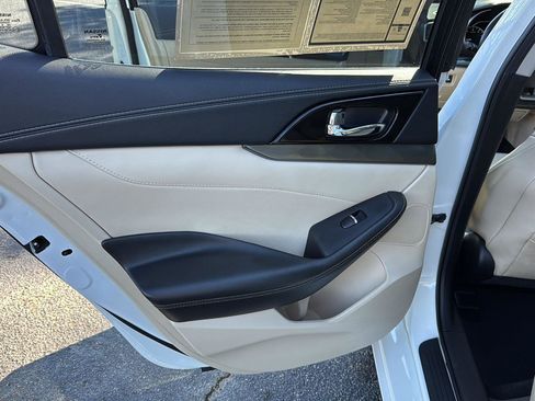 Used 2020 Nissan Maxima 3.5 SL w/ Floor Mat Group image 15
