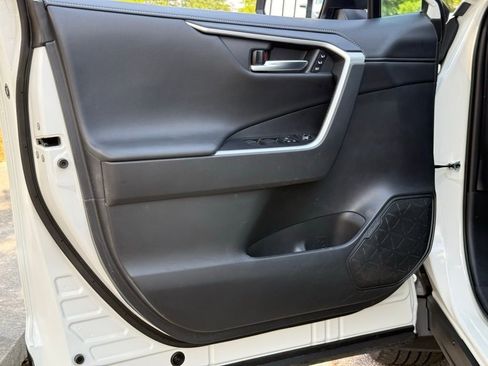 Used 2019 Toyota RAV4 Limited FWD image 22