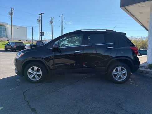 Used 2019 Chevrolet Trax LT w/ LT Convenience Package AWD/4WD image 2