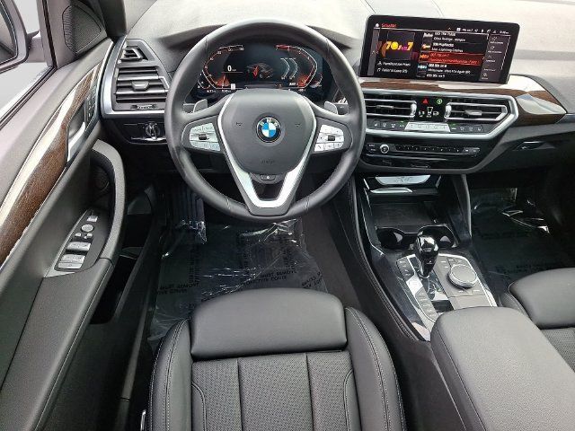 Used 2024 BMW X4 xDrive30i w/ Parking Assistance Package AWD/4WD image 13