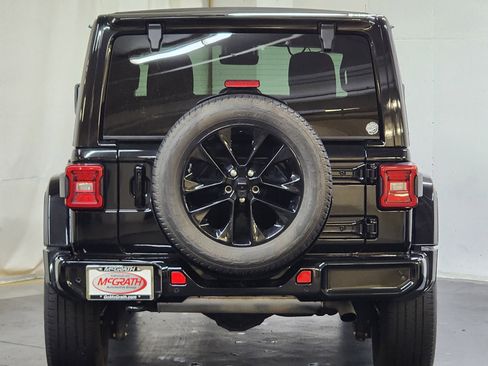 Used 2021 Jeep Wrangler Unlimited Sahara image 6