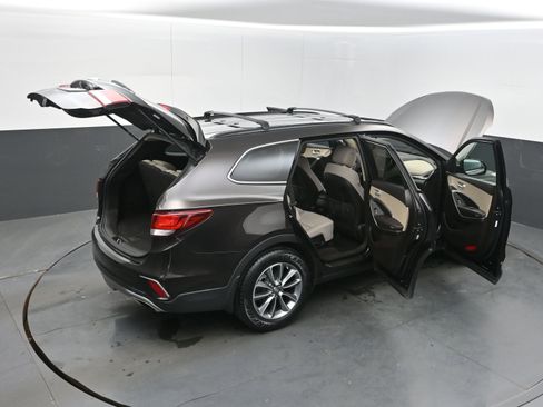 Used 2018 Hyundai Santa Fe SE image 44