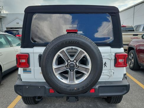 Used 2020 Jeep Wrangler Unlimited Sahara image 4