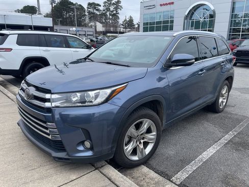 Used 2017 Toyota Highlander Limited image 3