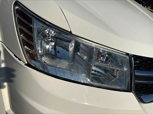 Used 2017 Dodge Journey SE w/ Flexible Seating Group image 27