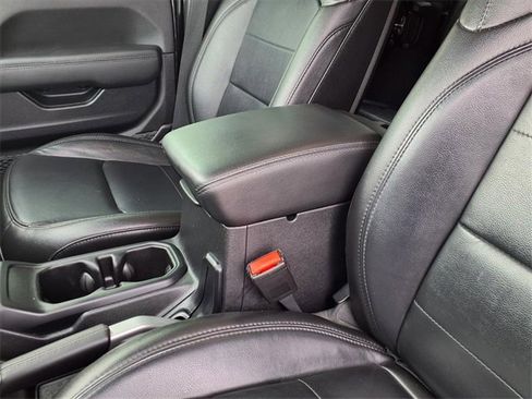 Used 2021 Jeep Wrangler Unlimited Sahara image 36