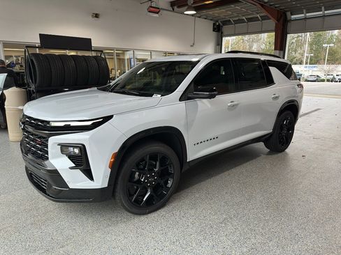 New 2026 Chevrolet Traverse RS w/ LPO, Floor Liner Package image 7