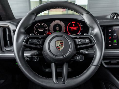 Used 2024 Porsche Cayenne Turbo image 29