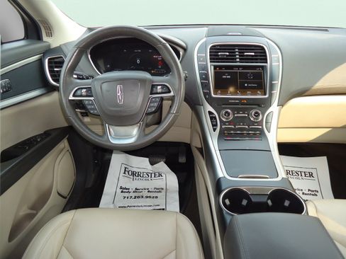 Used 2019 Lincoln Nautilus FWD image 11