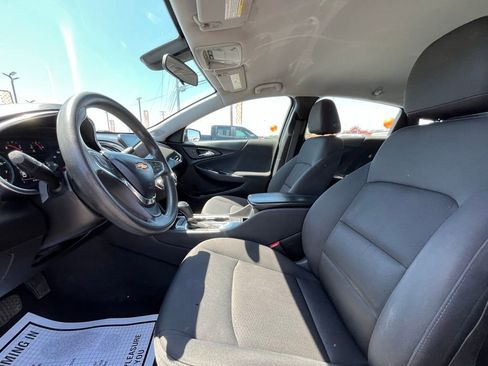 Used 2020 Chevrolet Malibu LT FWD image 18