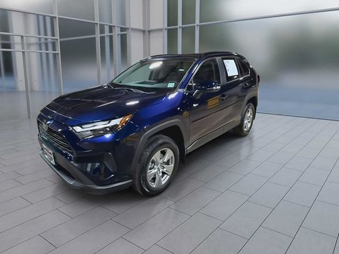 Used 2025 Toyota RAV4 XLE w/ Convenience Package AWD/4WD image 4