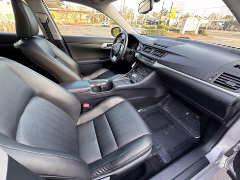 Used 2011 Lexus CT 200h Premium w/ Premium Audio Pkg FWD image 12