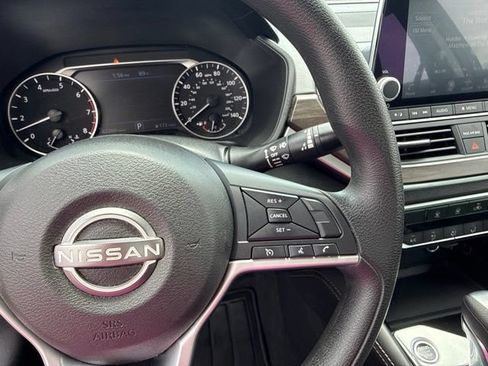 Used 2023 Nissan Altima 2.5 SV FWD image 15