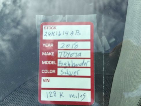 Used 2018 Toyota Highlander XLE AWD/4WD image 9