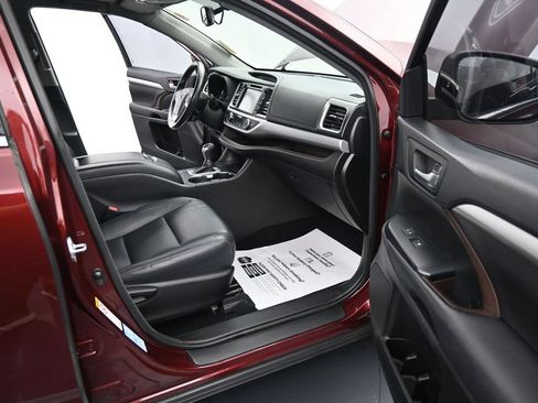 Used 2016 Toyota Highlander XLE AWD/4WD image 23