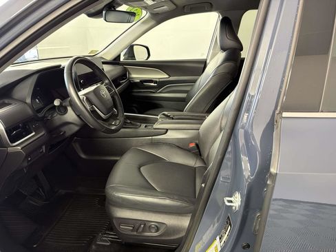 Used 2024 Toyota Grand Highlander AWD image 19