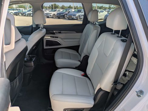 Used 2022 Kia Telluride S FWD image 15