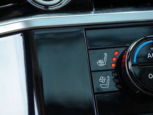 Used 2023 Nissan Pathfinder Platinum FWD image 10