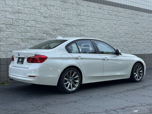 Used 2018 BMW 320i xDrive Sedan w/ Convenience Package AWD/4WD image 15