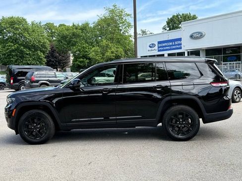 Used 2024 Jeep Grand Cherokee L Altitude AWD/4WD image 11