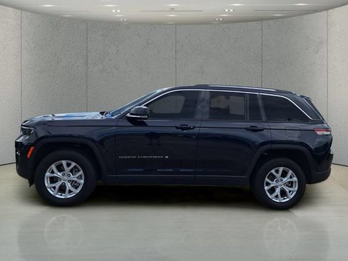 Used 2024 Jeep Grand Cherokee Limited AWD/4WD image 2
