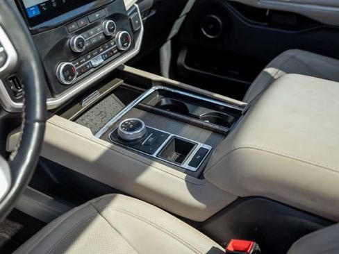 Used 2024 Ford Expedition Limited RWD image 23
