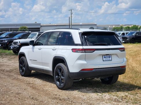 New 2026 Jeep Grand Cherokee Limited RWD image 3