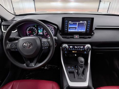 Used 2021 Toyota RAV4 XLE FWD image 19