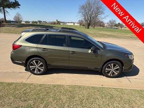 Used 2018 Subaru Outback 2.5i Limited image 2