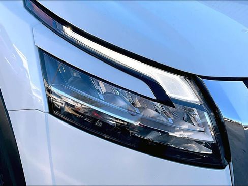 Used 2024 Nissan Pathfinder Platinum w/ Cargo Package image 25