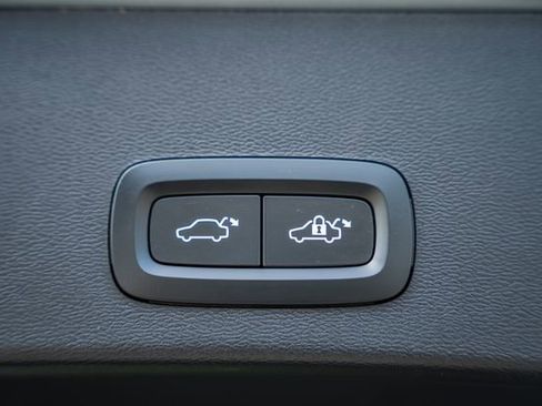 Used 2023 Volvo XC40 B5 Plus w/ Protection Package Premier AWD/4WD image 11