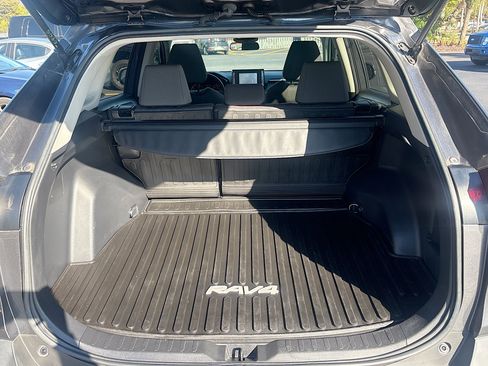 Used 2022 Toyota RAV4 XLE image 14