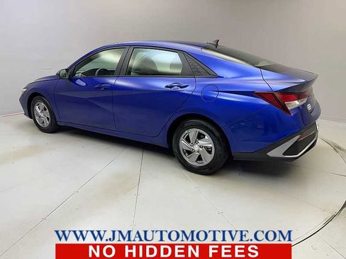 Used 2024 Hyundai Elantra SE FWD image 3